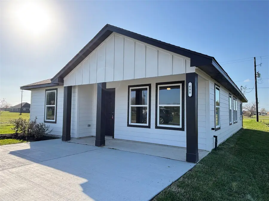 688 Swallow Dr, Palacios, TX 77465 - Image #3