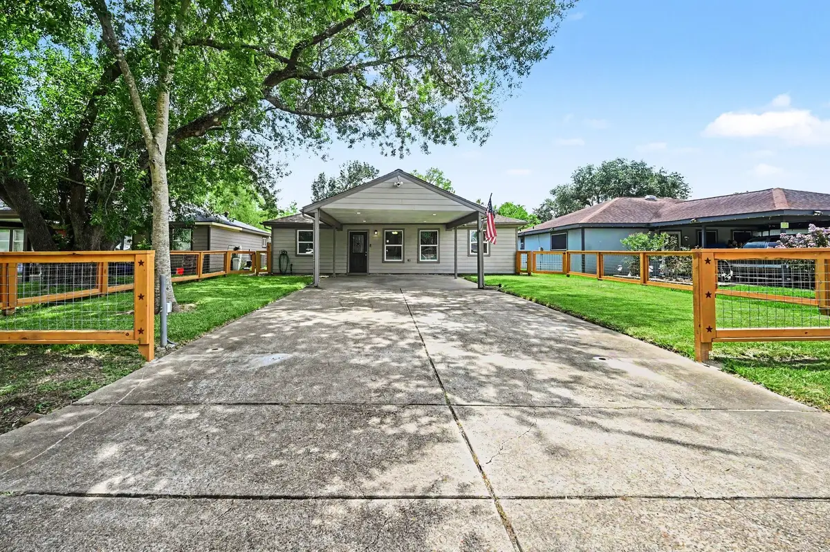 4818 27th Street, Dickinson, TX 77539 - #1