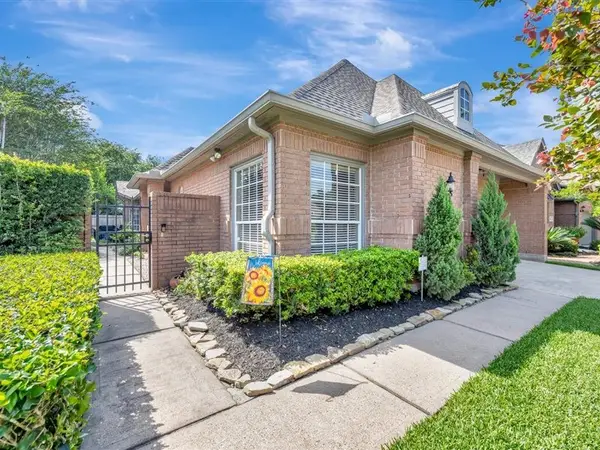 1907 Carriage Brook Way, Houston, TX 77062