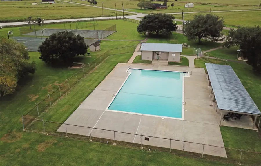 000 Lariat Court, Angleton, TX 77515 - Image #3