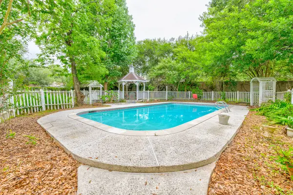 104 Misty Brook Lane, League City, TX 77573