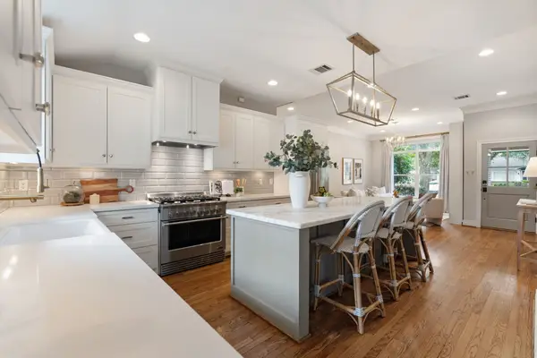 2210 Chantilly Lane, Houston, TX 77018