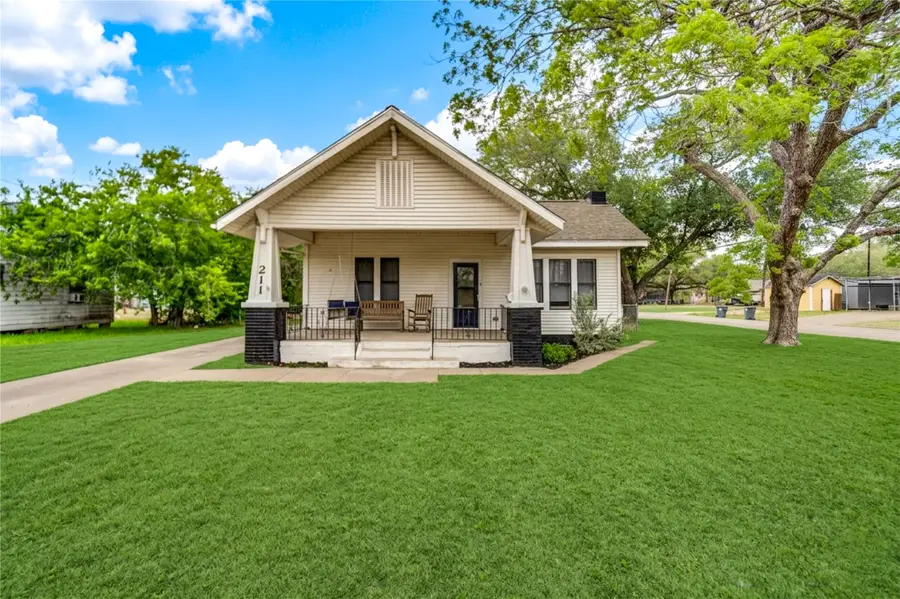 211 E West Street, El Campo, TX 77437 - #3