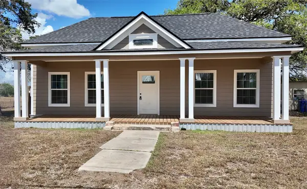 210 Julia St, Yoakum, TX 77995