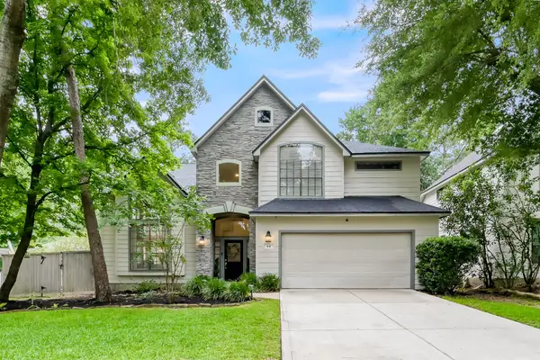 94 N Cochrans Green Circle, The Woodlands, TX 77381