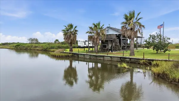 1273 Diamond Road, Crystal Beach, TX 77650