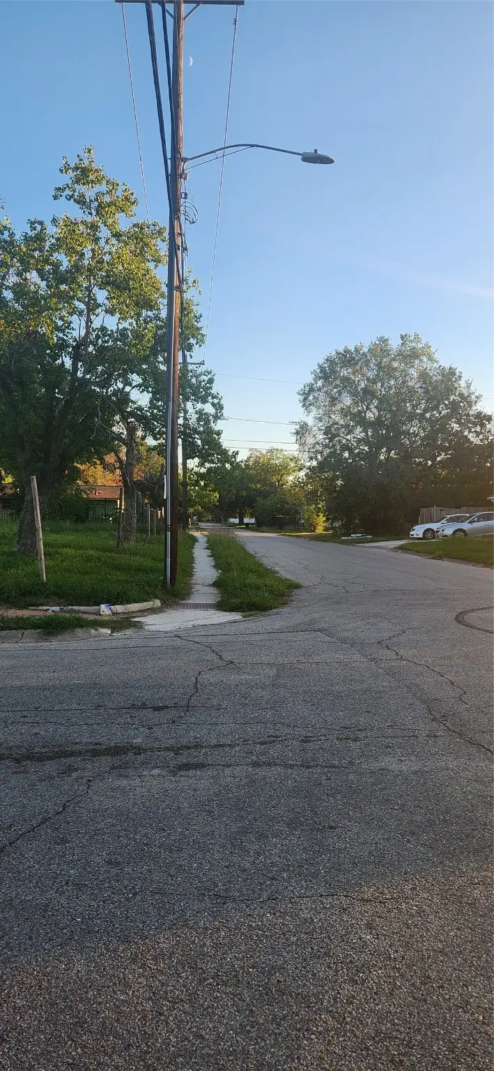 5802 Westover Street, Houston, TX 77033 - Image #3