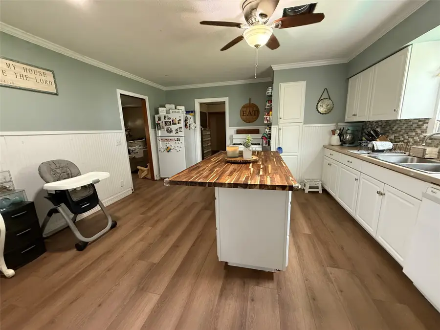 255 Duckett Street, El Campo, TX 77437 - Image #3