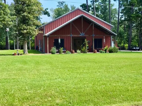 333 Edgewood, Onalaska, TX 77360