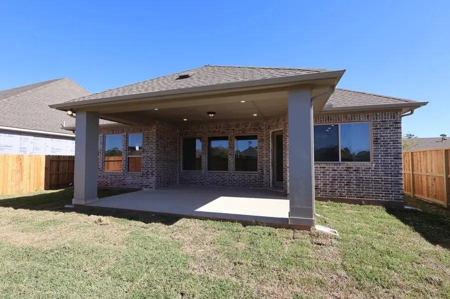 210 Sweetwater Rill Drive, Conroe, TX 77304 - Image #2