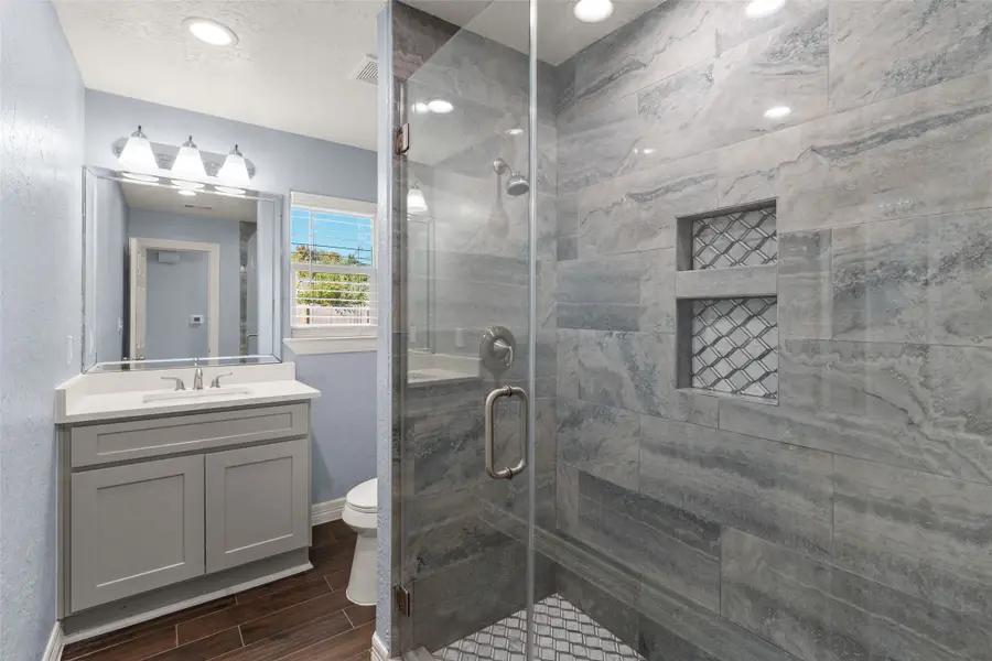 2106 22nd Avenue N, Texas City, TX 77590 - Image #3