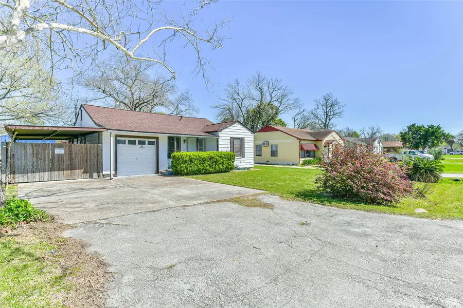 311 S Kansas Street, La Porte, TX 77571 - #2