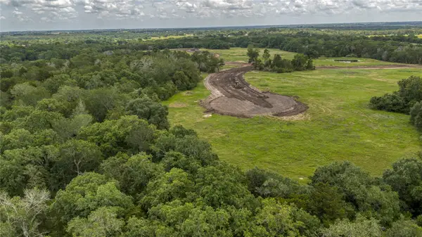 3 Ridgewood Farms Way, Brenham, TX 77833
