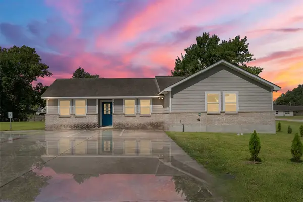 902 Waco Street, Dayton, TX 77535
