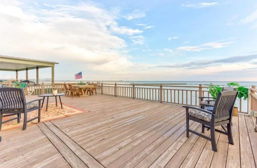 423 Hana Drive, Tiki Island, TX 77554 - Image #1