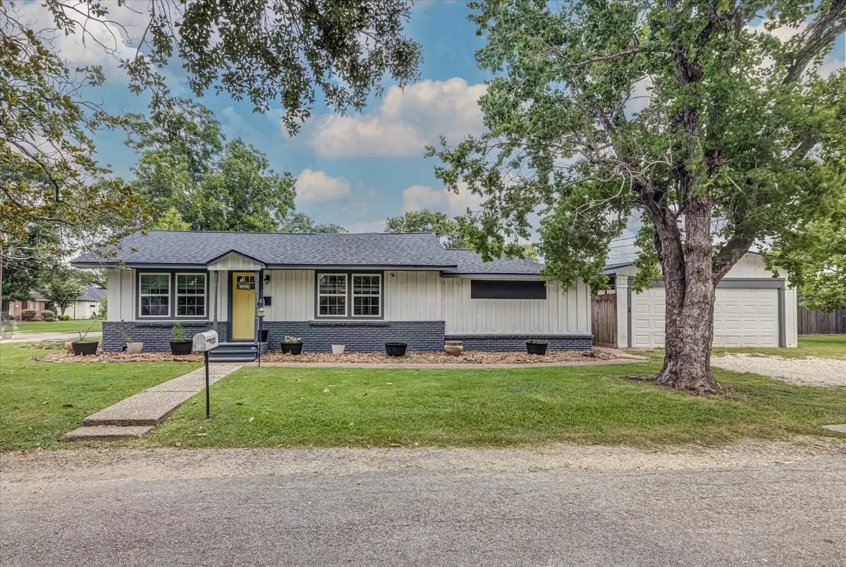 302 E Kay Street, Dayton, TX 77535 - #1