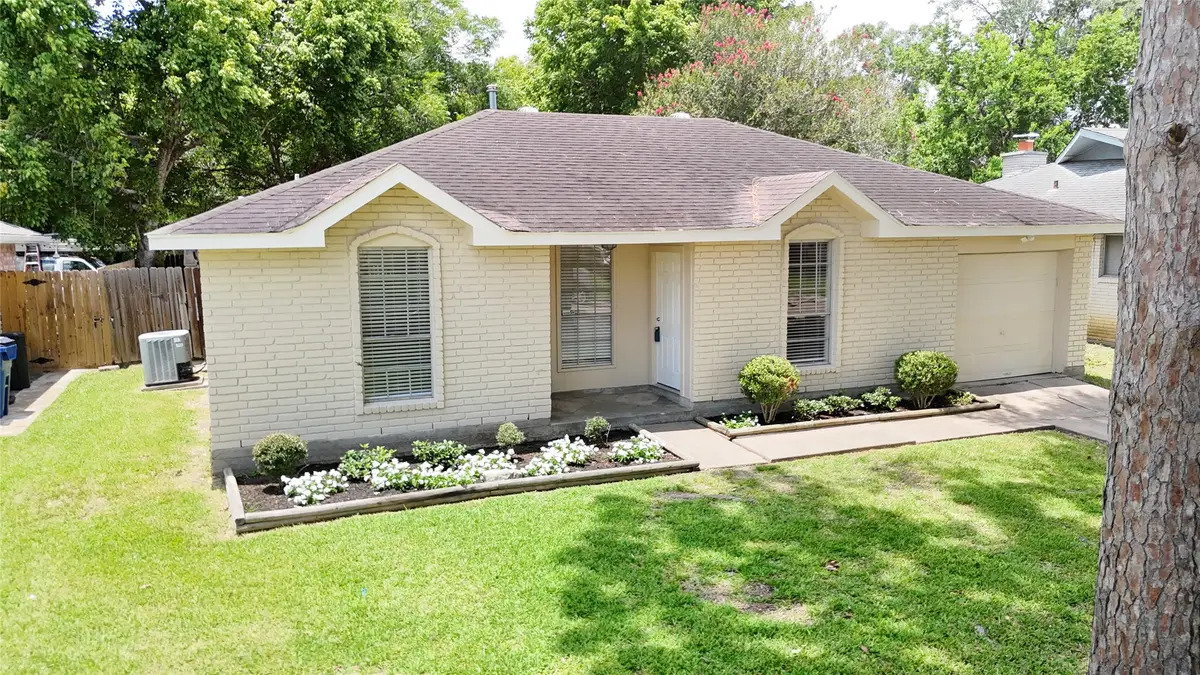 110 Stratmore Drive, Friendswood, TX 77546 - #1