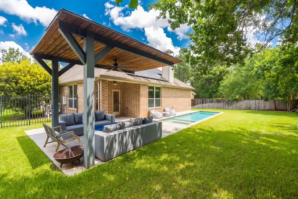 2 Arrowfeather Place, The Woodlands, TX 77389