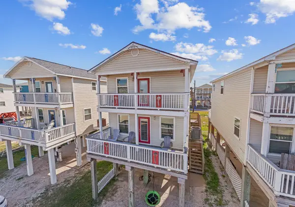 111 Howard Avenue, Surfside Beach, TX 77541
