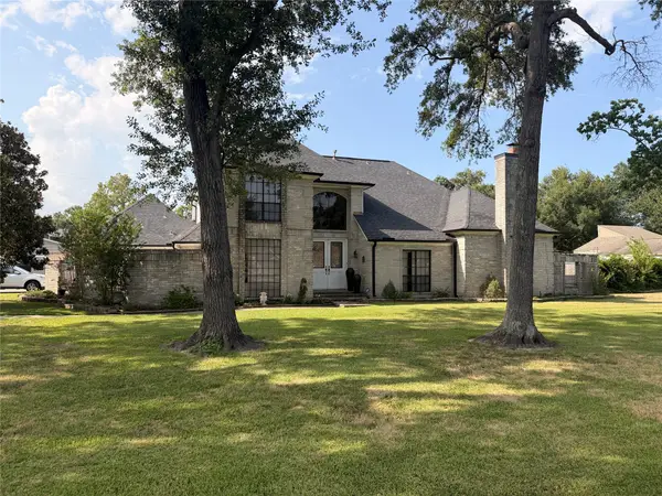 222 Pin Oak Drive, Baytown, TX 77520