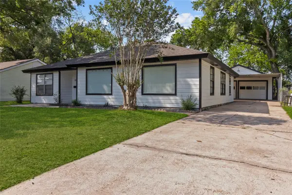 1006 S Shepherd Drive, Baytown, TX 77520