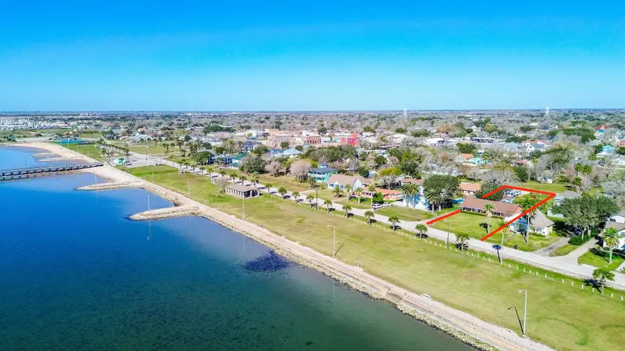 124 S Bay Boulevard, Palacios, TX 77465 - Image #2