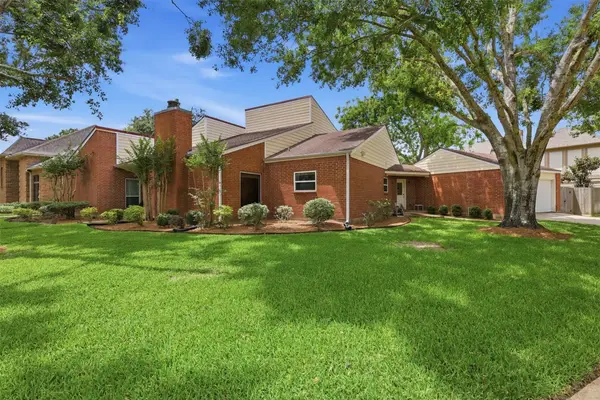 1022 Trapper Hill Drive, Houston, TX 77077