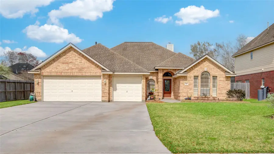 112 Indian Warrior Trail, Lake Jackson, TX 77566 - #2