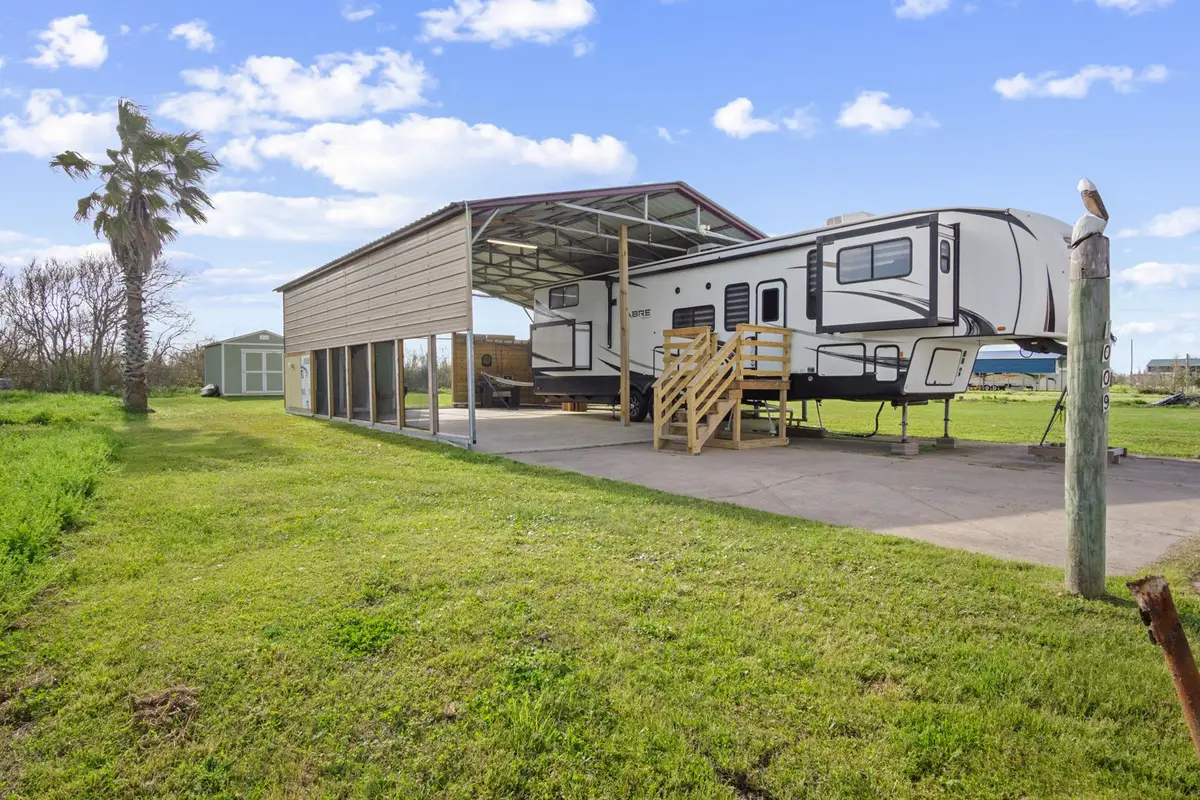 1009 Head Hunter Drive, Gilchrist, TX 77617 - Image #1