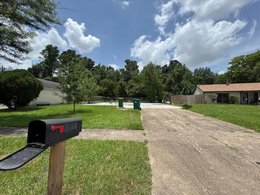 8715 Victoria Forest Drive, Houston, TX 77088 - #2