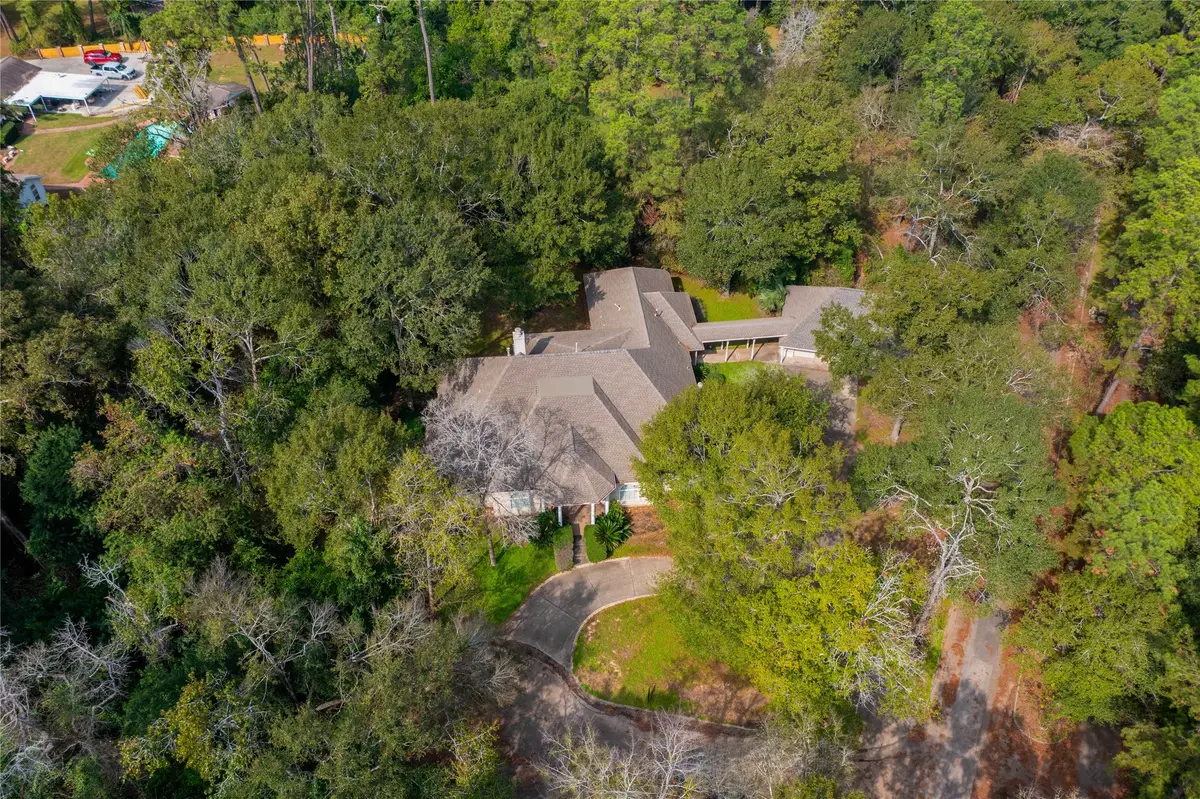 5 Briarwood Drive, Conroe, TX 77301 - Image #1