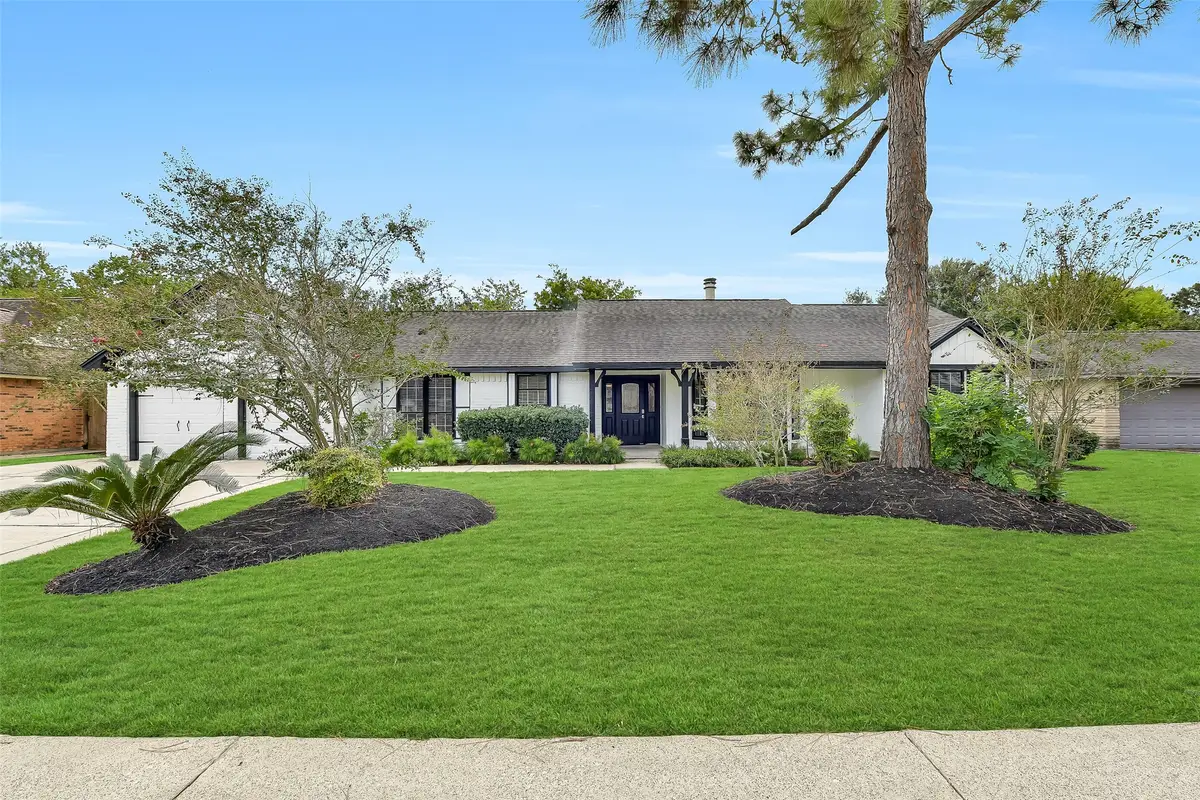 807 Sandringham Drive, Friendswood, TX 77546 - #1