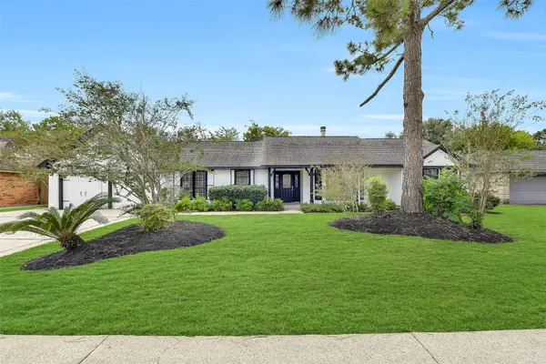 807 Sandringham Drive, Friendswood, TX 77546