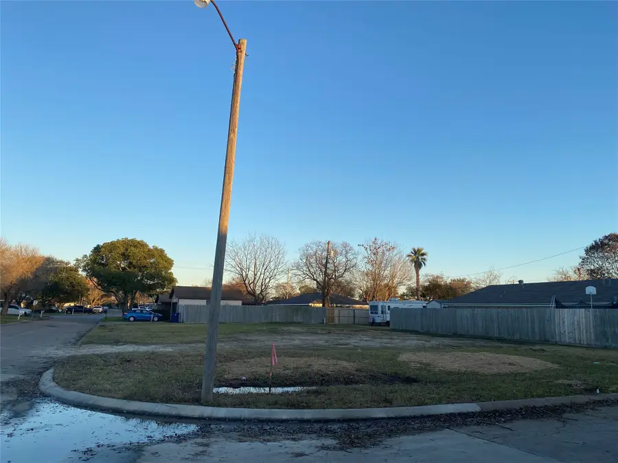 2514 Sunnycrest Drive, Texas City, TX 77590 - #3