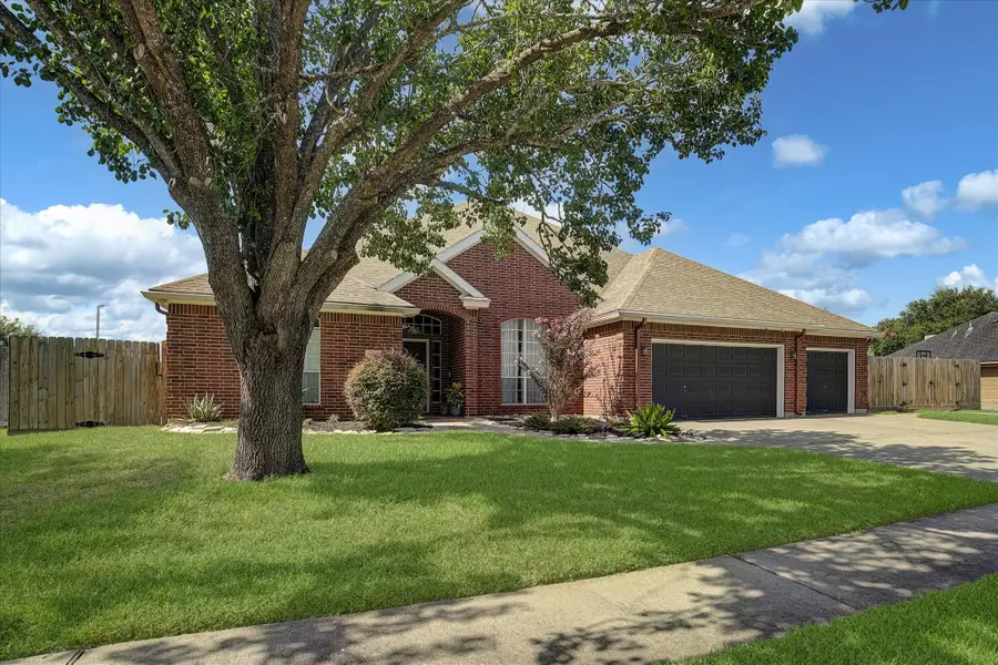 20 Chuckwagon Court, Angleton, TX 77515 - #2