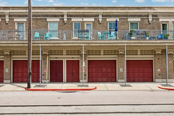 222 20th Street, Galveston, TX 77550