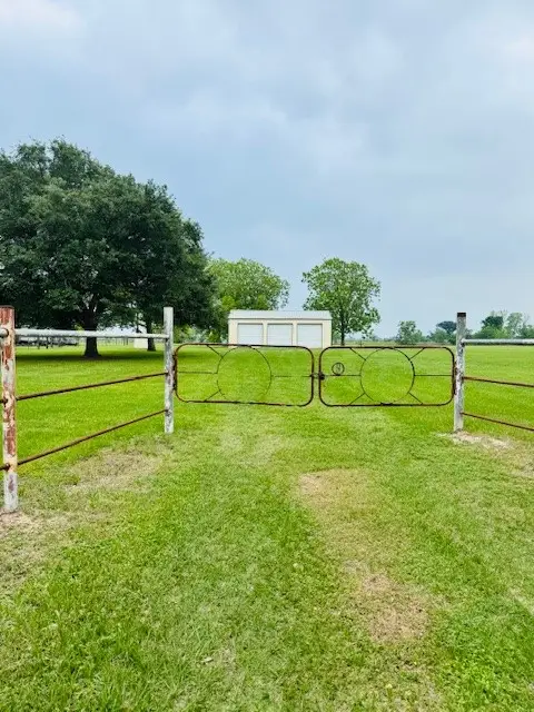 1356 County Road 142 Allenhurst Rd, Van Vleck, TX 77482