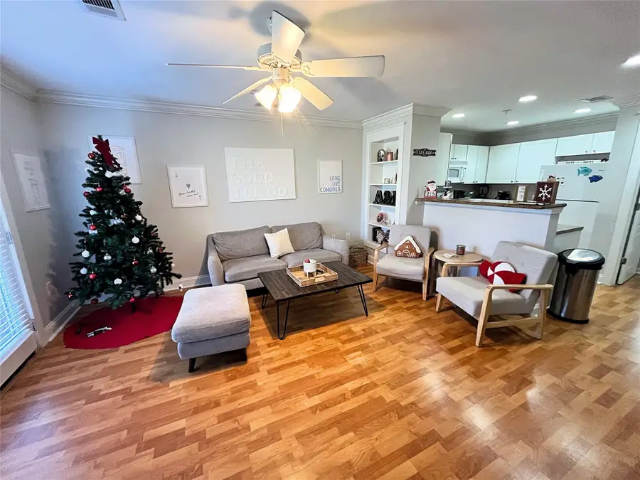 1725 Harvey Mitchell Parkway S #2023, College Station, TX 77840 - Image #3