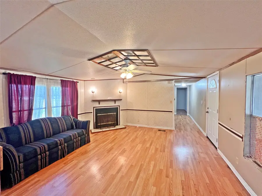 8835 Escondido Street, Alvin, TX 77511 - Image #2