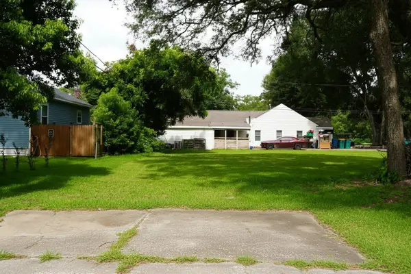 2606 N Houston Drive, La Marque, TX 77568