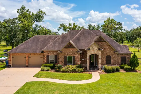 5745 Cr 823, West Columbia, TX 77486