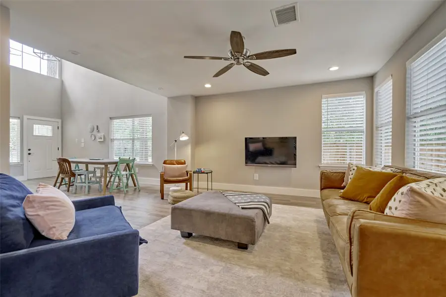 38 E Gaslight Place, The Woodlands, TX 77382 - #3