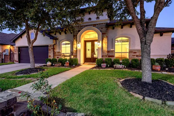 825 Galloway Mist Lane, Friendswood, TX 77546