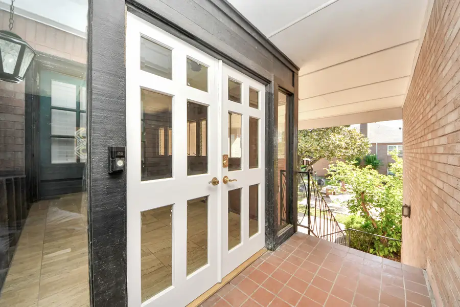 2711 Briarhurst Drive #18, Houston, TX 77057 - #2