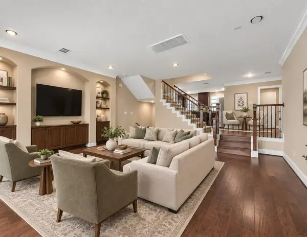 905 Garden Oaks Trace, Houston, TX 77018