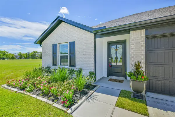 3213 Fig Tree Ln, Texas City, TX 77590