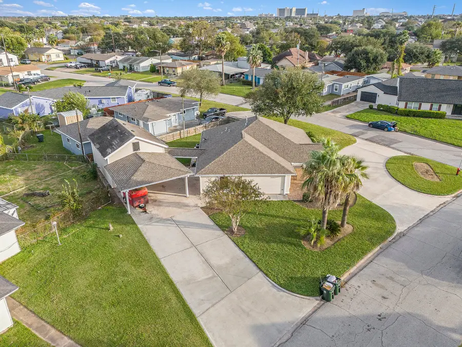 1310 Bayou Shore Drive, Galveston, TX 77551 - Image #2