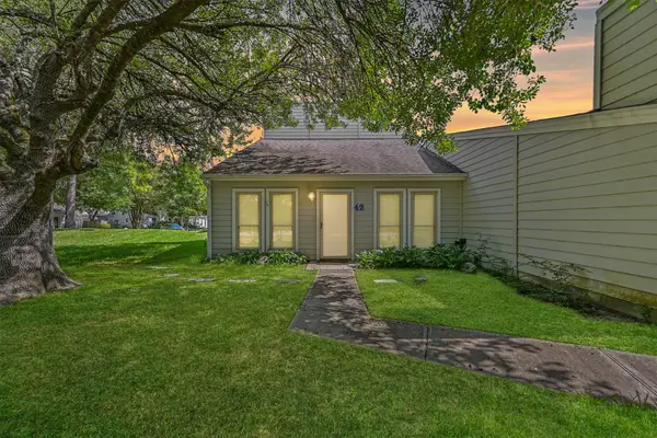 42 Hideaway Drive, Friendswood, TX 77546