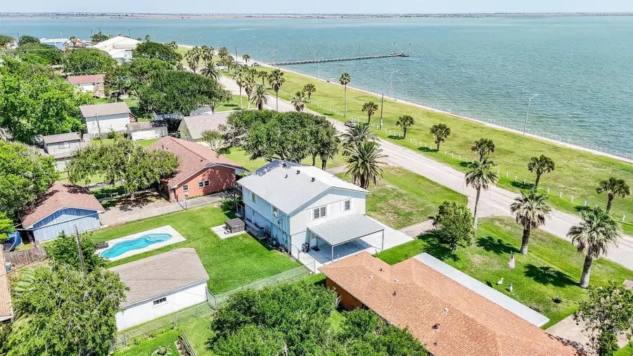 204 S Bay Boulevard, Palacios, TX 77465 - #3