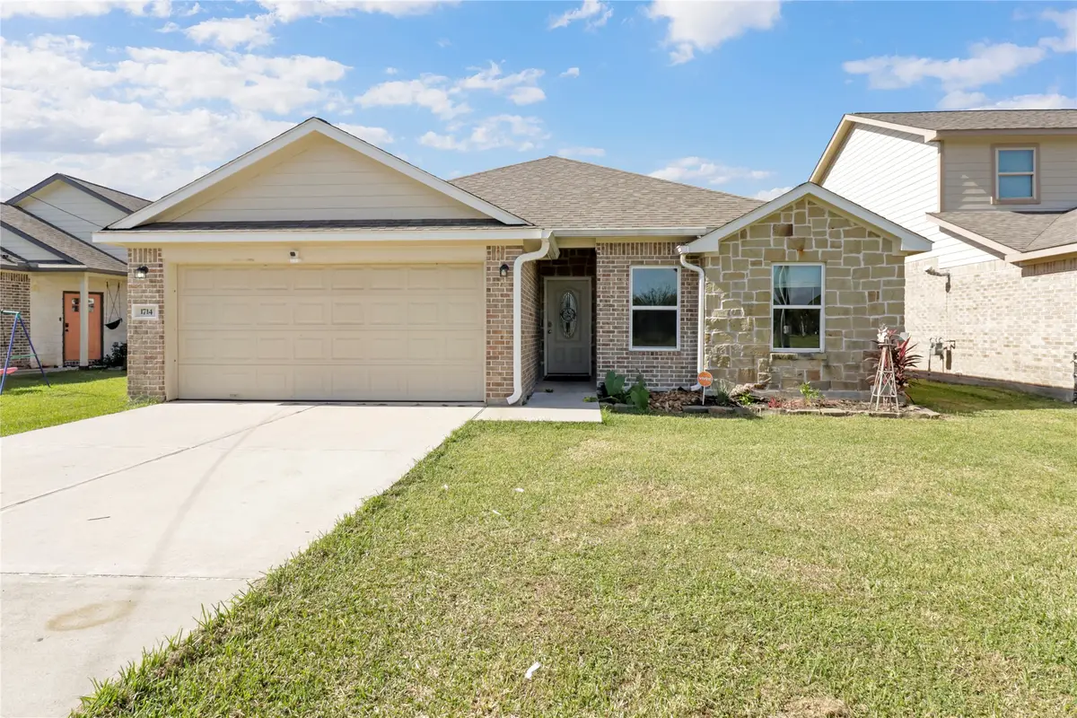 1714 Avenue J, Danbury, TX 77534 - Image #1